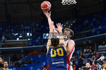 2023-12-16 - Ion Lupusor (Urania Basket Milano) & Giacomo Leardini (Elachem Vigevano 1955) - WEGREENIT URANIA MILANO VS ELACHEM VIGEVANO 1955 - ITALIAN SERIE A2 - BASKETBALL