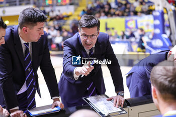 2023-12-22 - Alessandro Iacozza (second coach Reale Mutua Basket Torino) - VERDE REALE MUTUA BASKET TORINO VS LUISS ROMA - ITALIAN SERIE A2 - BASKETBALL