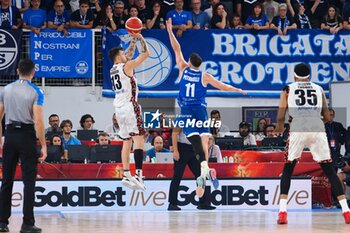 2023-09-23 - Tommaso Baldasso (Bertram Derthona Basket) thwarted by John Petrucelli (Germani Brescia) - GERMANI BRESCIA VS BERTRAM DERTHONA TORTONA - ITALIAN SUPERCOPPA - BASKETBALL