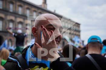 2023-04-30 - People of Naples, Piazza Plebiscito, rejoice at the 1-0 goal against Salernitana that would have allowed Napoli to win the third Scudetto in its history today,  Naples April 30th, 2023. ©Photo: Cinzia Camela. - CELEBRATIONS NAPOLI SOCCER CHAMPIONSHIP (SCUDETTO) VICTORY - OTHER - SOCCER