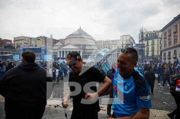 2023-04-30 - People of Naples, Piazza Plebiscito, at the end of the match against Salernitana  that would have allowed Napoli to win the third Scudetto in its history today,  Naples April 30th, 2023. ©Photo: Cinzia Camela. - CELEBRATIONS NAPOLI SOCCER CHAMPIONSHIP (SCUDETTO) VICTORY - OTHER - SOCCER