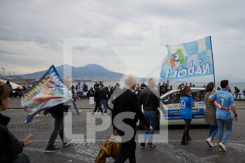 2023-04-30 - Napoli's supporters with Vesuvio in the backgrownd, at the end of the match against Salernitana that would have allowed Napoli to win the third Scudetto in its history today,  Naples April 30th, 2023. ©Photo: Cinzia Camela. - CELEBRATIONS NAPOLI SOCCER CHAMPIONSHIP (SCUDETTO) VICTORY - OTHER - SOCCER