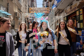 2023-04-29 - An hen party in the middle of  Naples's preparations to celebrate tomorrow the SSC Napoli's football team Scudetto, of the Italian Serie A Championship. Naples, April, the 29th, 2023. ©Photo: Cinzia Camela. - NAPLES PREPARES THE CELEBRATIONS FOR THE VICTORY OF THE CHAMPIONSHIP - OTHER - SOCCER