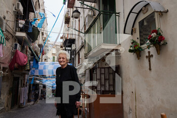 2023-04-29 - Laura, a Naples supporter is ready to celebrate tomorrow the SSC Napoli's football team Scudetto, of the Italian Serie A Championship. Naples, April, the 29th, 2023. ©Photo: Cinzia Camela. - NAPLES PREPARES THE CELEBRATIONS FOR THE VICTORY OF THE CHAMPIONSHIP - OTHER - SOCCER