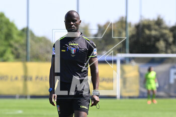 2023-05-07 - Referee Jules Roland Andeng Tona Mbei during the 27th day of the Serie B Championship between S.S. Lazio Women vs Napoli Femminile at the stadio Mirko Fersini on May 7, 2023 in Formello, Italy. - SERIE B - LAZIO WOMEN VS NAPOLI FEMMINILE - OTHER - SOCCER