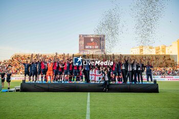 2023-06-12 - Team Cagliari Calcio, Alzata della Coppa, Premiazione - CAGLIARI AWARD CEREMONY FOR PROMOTION TO SERIE A - OTHER - SOCCER