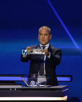 2023-08-31 - During the Uefa Champions League group draw, former football player Joe Cole draws Rc Lens, on 31 August 2023 at Grimaldi Forum, Monaco . Photo Nderim KACELI - EUROPEAN CLUB FOOTBALL KICK OFF CEREMONY - OTHER - SOCCER