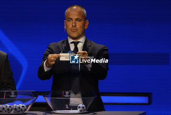 2023-08-31 - During the Uefa Champions League group draw, former football player Joe Cole draws Manchester City on 31 August 2023 at Grimaldi Forum, Monaco . Photo Nderim KACELI - EUROPEAN CLUB FOOTBALL KICK OFF CEREMONY - OTHER - SOCCER