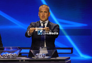 2023-08-31 - During the Uefa Champions League group draw, former football player Joe Cole draws Manchester United on 31 August 2023 at Grimaldi Forum, Monaco . Photo Nderim KACELI - EUROPEAN CLUB FOOTBALL KICK OFF CEREMONY - OTHER - SOCCER