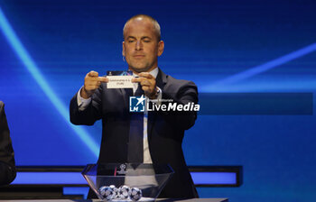 2023-08-31 - During the Uefa Champions League group draw, former football player Joe Cole draws Galatasaray As on 31 August 2023 at Grimaldi Forum, Monaco . Photo Nderim KACELI - EUROPEAN CLUB FOOTBALL KICK OFF CEREMONY - OTHER - SOCCER