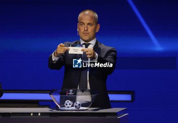 2023-08-31 - During the Uefa Champions League group draw, former football player Joe Cole draws Rc Lens on 31 August 2023 at Grimaldi Forum, Monaco . Photo Nderim KACELI - EUROPEAN CLUB FOOTBALL KICK OFF CEREMONY - OTHER - SOCCER