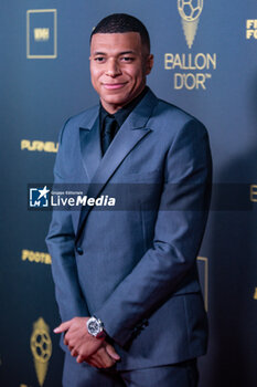 2023-10-30 - Kylian Mbappe during the red carpet ceremony of the Ballon d'Or (Golden Ball) France Football 2023 on October 30, 2023 at Theatre du Chatelet in Paris, France - FOOTBALL - BALLON D'OR 2023 - RED CARPET CEREMONY - OTHER - SOCCER