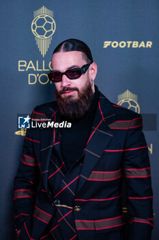 2023-10-30 - French singer SCH during the red carpet ceremony of the Ballon d'Or (Golden Ball) France Football 2023 on October 30, 2023 at Theatre du Chatelet in Paris, France - FOOTBALL - BALLON D'OR 2023 - RED CARPET CEREMONY - OTHER - SOCCER