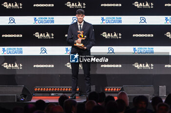 2023-12-04 - Alessandro Bastoni awarded during the Gran Gala del Calcio 2023 Oscar del Calcio Awards AIC at Superstudio Maxi, Milan, Italy on December 05, 2023 - GRAN GALA DEL CALCIO AIC - OTHER - SOCCER