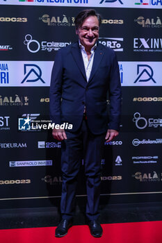 2023-12-04 - Fabio Caressa attends during the Gran Gala del Calcio 2023 Oscar del Calcio Awards AIC at Superstudio Maxi, Milan, Italy on December 04, 2023 - GRAN GALA DEL CALCIO AIC - OTHER - SOCCER