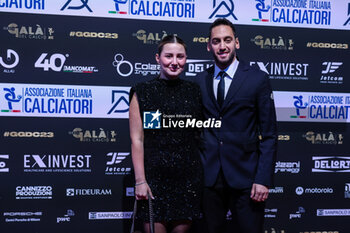 2023-12-04 - Hakan Calhanoglu whit his partner attends during the Gran Gala del Calcio 2023 Oscar del Calcio Awards AIC at Superstudio Maxi, Milan, Italy on December 04, 2023 - GRAN GALA DEL CALCIO AIC - OTHER - SOCCER