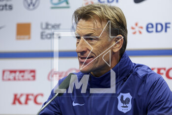2023-04-07 - Coach of France Herve Renard during the press conference following the Women's Friendly football match between France and Colombia on April 7, 2023 at Stade Gabriel-Montpied in Clermont-Ferrand, France - FOOTBALL - WOMEN'S FRIENDLY GAME - FRANCE V COLOMBIA - FRIENDLY MATCH - SOCCER