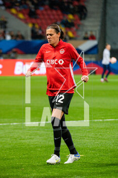 2023-04-11 - Christine Sinclair of Canada warms up ahead of the Women's Friendly football match between France and Canada on April 11, 2023 at Marie-Marvingt stadium in Le Mans, France - FOOTBALL - WOMEN'S FRIENDLY GAME - FRANCE V CANADA - FRIENDLY MATCH - SOCCER