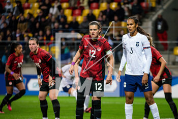 2023-04-11 - Christine Sinclair of Canada and Wendie Renard of France during the Women's Friendly football match between France and Canada on April 11, 2023 at Marie-Marvingt stadium in Le Mans, France - FOOTBALL - WOMEN'S FRIENDLY GAME - FRANCE V CANADA - FRIENDLY MATCH - SOCCER