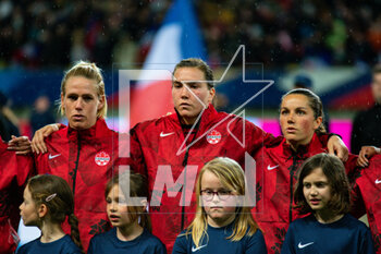 2023-04-11 - Sophie Schmidt of Canada, Vanessa Gilles of Canada and Jessie Fleming of Canada ahead of the Women's Friendly football match between France and Canada on April 11, 2023 at Marie-Marvingt stadium in Le Mans, France - FOOTBALL - WOMEN'S FRIENDLY GAME - FRANCE V CANADA - FRIENDLY MATCH - SOCCER