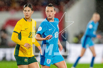 2023-04-11 - Kyra Cooney-Cross (23) of Australia and Ella Toone (10) of England during the Women's friendly football match between England and Australia on 11 April 2023 at Gtech Community Stadium in Brentford, England - FOOTBALL - WOMEN'S FRIENDLY GAME - ENGLAND V AUSTRALIA - FRIENDLY MATCH - SOCCER