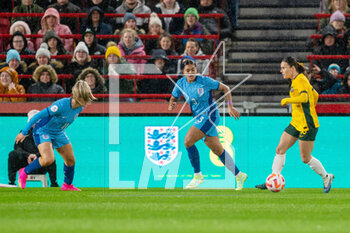2023-04-11 - Hayley Russo (16) of Australia during the Women's friendly football match between England and Australia on 11 April 2023 at Gtech Community Stadium in Brentford, England - FOOTBALL - WOMEN'S FRIENDLY GAME - ENGLAND V AUSTRALIA - FRIENDLY MATCH - SOCCER