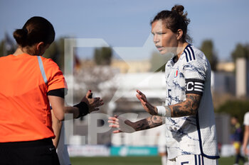 2023-04-11 - Elena Linari of Italy women, talking with the referee during the International friendly match between Italy women and Colombia women at Stadio Tre Fontane on April 11, 2023 in Rome, Italy. ©Photo: Cinzia Camela. - ITALY WOMEN VS COLOMBIA - FRIENDLY MATCH - SOCCER