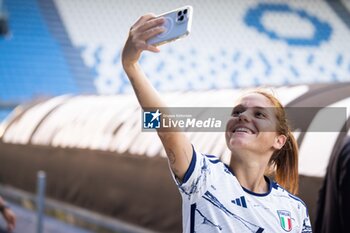 2023-07-01 - Manuela Giugliano of Italy take a selfie after the Women´s International Friendly match between Italy and Morocco at Stadio Paolo Mazza on July 01, 2023 in Ferrara, Italy. ©Photo: Cinzia Camela. - ITALY WOMEN VS MOROCCO - FRIENDLY MATCH - SOCCER