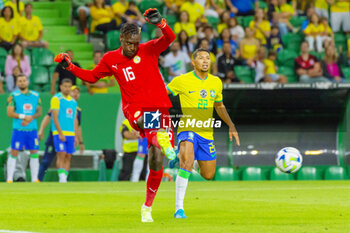 2023-06-20 - Mory Diaw of Senegal and Rony of Brazil during the International Friendly Football match between Brazil and Senegal on June 20, 2023 at Jose Alvalade stadium in Lisbon, Portugal - FOOTBALL - FRIENDLY GAME - BRAZIL V SENEGAL - FRIENDLY MATCH - SOCCER