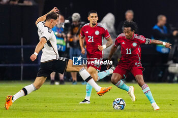 2023-06-20 - Leon Goretzka of Germany battle for possession with Juan Cuadrado of Colombia during the International Friendly football match between Germany and Colombia on June 20, 2023 at the Veltins-Arena in Gelsenkirchen, Germany - FOOTBALL - FRIENDLY GAME - GERMANY V COLOMBIA - FRIENDLY MATCH - SOCCER