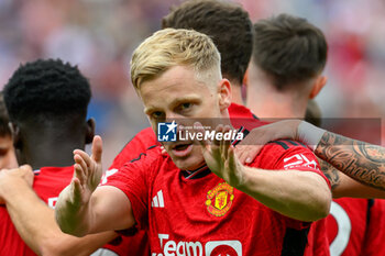 2023-07-19 - Donny Van De Beek of Manchester United celebrates after scoring the opening goal 1-0 during the pre-season friendly football match between Manchester United and Olympique Lyonnais (Lyon) on 19 July 2023 at the Scottish Gas Murrayfield Stadium in Edinburgh, Scotland - FOOTBALL - FRIENDLY GAME - MANCHESTER UNITED V LYON - FRIENDLY MATCH - SOCCER