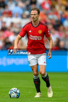 2023-07-19 - Jonny Evans of Manchester United during the pre-season friendly football match between Manchester United and Olympique Lyonnais (Lyon) on 19 July 2023 at the Scottish Gas Murrayfield Stadium in Edinburgh, Scotland - FOOTBALL - FRIENDLY GAME - MANCHESTER UNITED V LYON - FRIENDLY MATCH - SOCCER