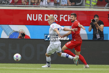 2023-08-05 - Josh Doig of Hellas Verona FC competes for the ball with Marnon Busch of FC Heidenheim during FC Heidenheim vs Hellas Verona FC, 11° Max LIEber Cup, at Voith-Arena of Heidenheim, Germany, on August 05, 2023. - FC HEIDENHEIM VS HELLAS VERON - FRIENDLY MATCH - SOCCER