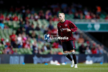 2023-08-06 - Donny van de Beek of Manchester United warms up during the pre-season friendly football match between Manchester United and Athletic Club on August 6, 2023 at Aviva Stadium in Dublin, Ireland - FOOTBALL - FRIENDLY GAME - MANCHESTER UNITED V ATHLETIC CLUB - FRIENDLY MATCH - SOCCER