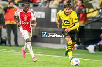 2023-08-06 - Guille Bueno of Borussia Dortmund is challenged by Carlos Borges of Ajax during the Pre-season Friendly football match between Borussia Dortmund and Ajax on August 6, 2023 at Signal Iduna Park in Dortmund, Germany - FOOTBALL - FRIENDLY GAME - DORTMUND V AJAX - FRIENDLY MATCH - SOCCER