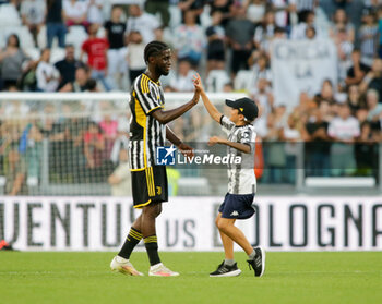 2023-08-09 - Samuel Iling-Junior of Juventus and a young fan during the pre-season test match between Juventus Fc and Juventus NextGen U23 on 09 August 2023 at Juventus Stadium, Turin, Italy. Photo Nderim Kaceli - JUVENTUS FC VS JUVENTUS U23 NEXT GEN - FRIENDLY MATCH - SOCCER