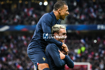 2023-10-17 - Kylian MBAPPE of France celebrate his goal with Antoine GRIEZMANN of France during the International Friendly football match between France and Scotland on October 17, 2023 at Pierre Mauroy stadium in Villeneuve-d'Ascq near Lille, France - FOOTBALL - FRIENDLY GAME - FRANCE V SCOTLAND - FRIENDLY MATCH - SOCCER