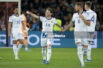2023-10-17 - Billy Gilmour of Scotland #14 celebrates his goal with teammates during the International Friendly football match between France and Scotland on October 17, 2023 at Stade Pierre Mauroy in Villeneuve-d'Ascq near Lille, France - FOOTBALL - FRIENDLY GAME - FRANCE V SCOTLAND - FRIENDLY MATCH - SOCCER