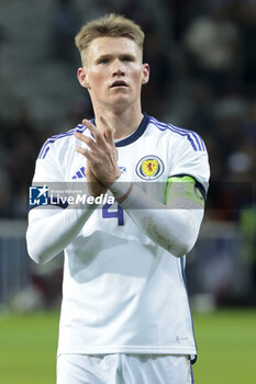 2023-10-17 - Scott Mc Tominay of Scotland salutes the supporters following the International Friendly football match between France and Scotland on October 17, 2023 at Stade Pierre Mauroy in Villeneuve-d'Ascq near Lille, France - FOOTBALL - FRIENDLY GAME - FRANCE V SCOTLAND - FRIENDLY MATCH - SOCCER