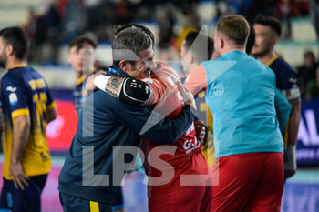 2023-03-25 - Team Real San Giuseppe celebrates Victory during the Italian Cup Semifinal Futsal match between Feldi Eboli vs Real San Giuseppe on March 25, 2023 at the Palavesuvio in Naples, Italy - ITALIAN CUP SEMIFINAL - FELDI EBOLI VS REAL SAN GIUSEPPE - CALCIO A 5 - SOCCER