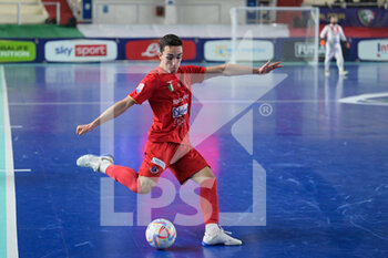 2023-03-25 - Diego Pires (8) Italservice Pesaro control the ball during the Italian Cup Semifinal Futsal match between Feldi Eboli vs Real San Giuseppe on March 25, 2023 at the Palavesuvio in Naples, Italy - ITALIAN CUP SEMIFINAL - ITALSERVICE PESARO VS NAPOLI FUTSAL - CALCIO A 5 - SOCCER
