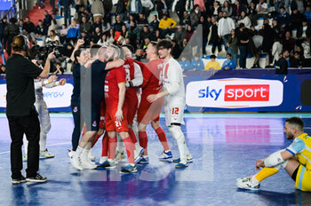 2023-03-25 - Team Italservice Pesaro Celebrate Victory during the Italian Cup Semifinal Futsal match between Feldi Eboli vs Real San Giuseppe on March 25, 2023 at the Palavesuvio in Naples, Italy - ITALIAN CUP SEMIFINAL - ITALSERVICE PESARO VS NAPOLI FUTSAL - CALCIO A 5 - SOCCER