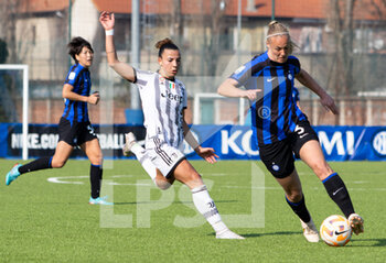 2023-03-04 - Stefanie Van der gragt (Inter) and Arianna Caruso(Juventus) - SEMIFINAL - INTER INTERNAZIONALE VS JUVENTUS FC - WOMEN ITALIAN CUP - SOCCER