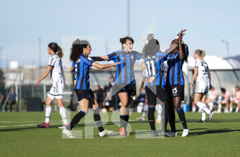 2023-03-11 - Tabitha Chawinga of FC Internazionale celebrating with team after scoring a goal during the second leg of the women’s  Coppa Italia’s semifinal football math between Juventus Women and Inter Women on 11 March 2023 at Juventus Training Ground in Vinovo near Turin, Italy Photo Nderim Kaceli - JUVENTUS FC VS INTER - FC INTERNAZIONALE - WOMEN ITALIAN CUP - SOCCER