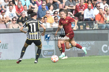 2023-06-04 - Barbara Bonansea of Juventus FC competes for the ball with Elisa Bartoli of AS Roma during the Italian Cup Final between AS Roma vs Juventus FC at Arechi Stadium - FINAL - JUVENTUS FC VS AS ROMA - WOMEN ITALIAN CUP - SOCCER