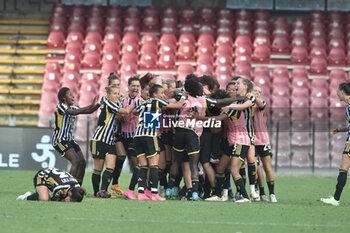 2023-06-04 - the companions celebrate Barbara Bonansea of Juventus FC after the goal scored during the Italian Cup Final between AS Roma vs Juventus FC at Arechi Stadium - FINAL - JUVENTUS FC VS AS ROMA - WOMEN ITALIAN CUP - SOCCER
