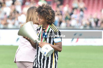 2023-06-04 - Lineth Beerensteyn of Juventus FC with the Italian cup in hand during the Italian Cup Final between AS Roma vs Juventus FC at Arechi Stadium - FINAL - JUVENTUS FC VS AS ROMA - WOMEN ITALIAN CUP - SOCCER