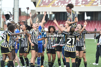 2023-06-04 - the award ceremony at the end of the match to the juventus winner of the cup during the Italian Cup Final between AS Roma vs Juventus FC at Arechi Stadium - FINAL - JUVENTUS FC VS AS ROMA - WOMEN ITALIAN CUP - SOCCER