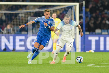 2023-03-23 - Kyle Walker (2) England control the ball during the EURO 2024 qualifying football match between Italy vs England on March 23, 2023 at the Stadium Maradona in Naples, Italy - EURO 2024 QUALIFYING - ITALY VS ENGLAND - UEFA EUROPEAN - SOCCER