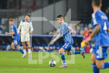 2023-03-23 - Jorginho (8) Italy control the ball during the EURO 2024 qualifying football match between Italy vs England on March 23, 2023 at the Stadium Maradona in Naples, Italy - EURO 2024 QUALIFYING - ITALY VS ENGLAND - UEFA EUROPEAN - SOCCER